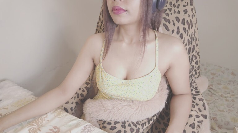 NaughtyNoori's Streamate show and profile