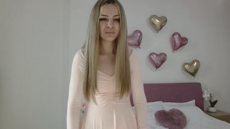 EMYILIA's Streamate show and profile