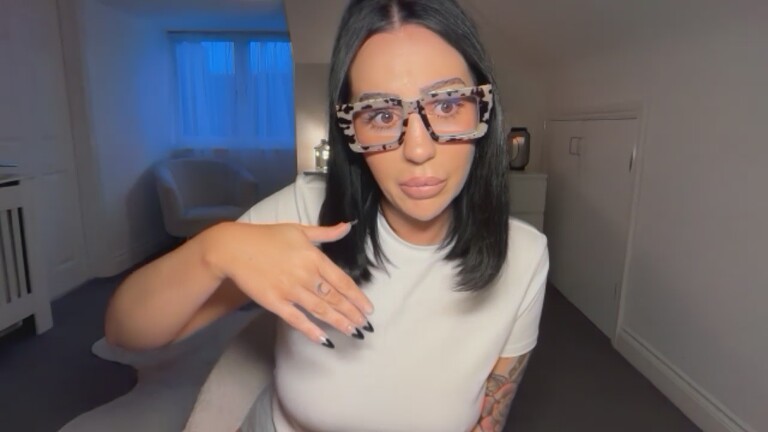 VelvetVonBlack_UK's Streamate show and profile