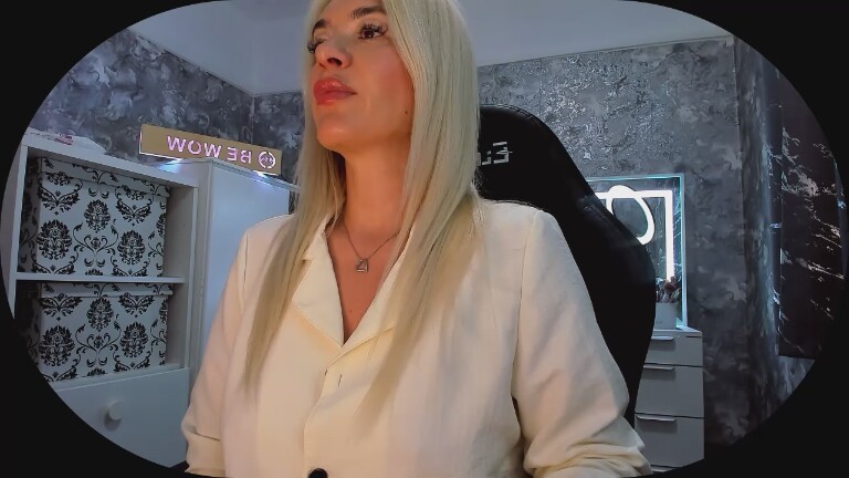 BE_WOW's Streamate show and profile