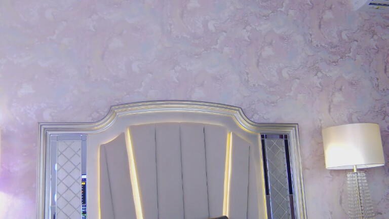 Issadorra's Streamate show and profile