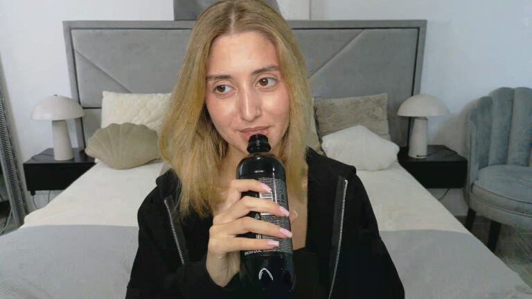 ChloeMatis's Streamate show and profile